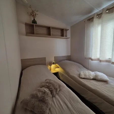 אתר קמפינג Kustchalet מידלקרק